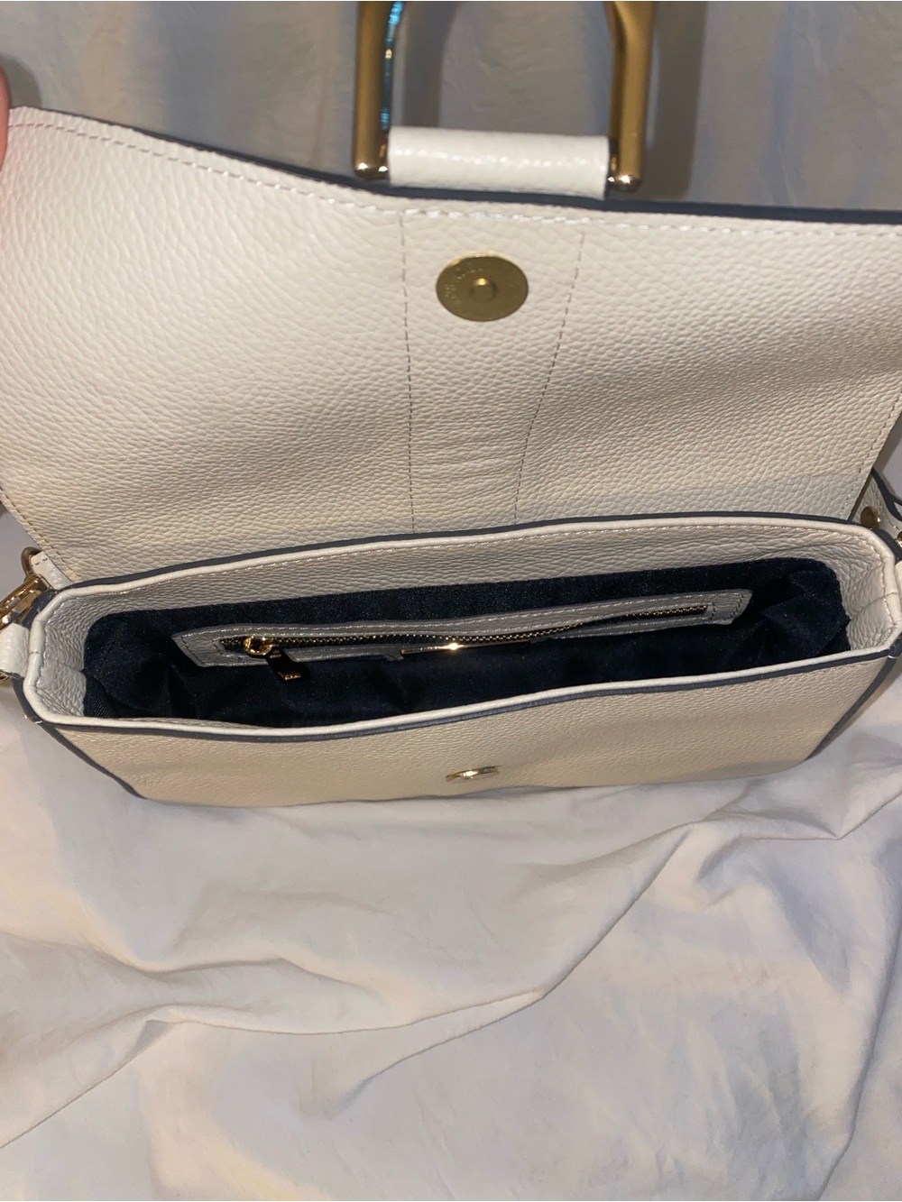 Like New: Divina Firenze Shoulder bag w/ crossbody strap - Picture 3 of 3